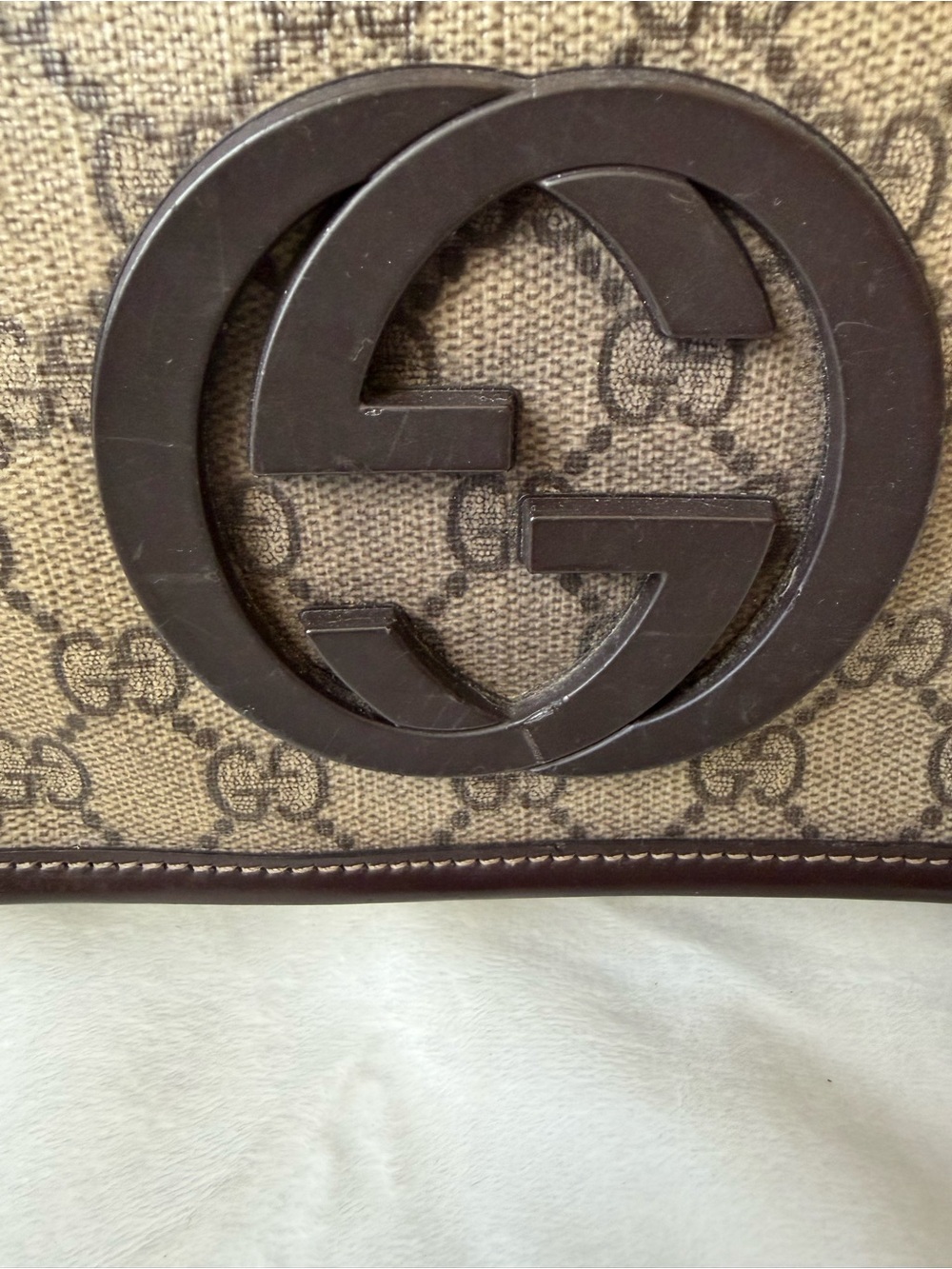 Gucci GG Supreme Interlocking G Crossbody - Picture 2 of 15